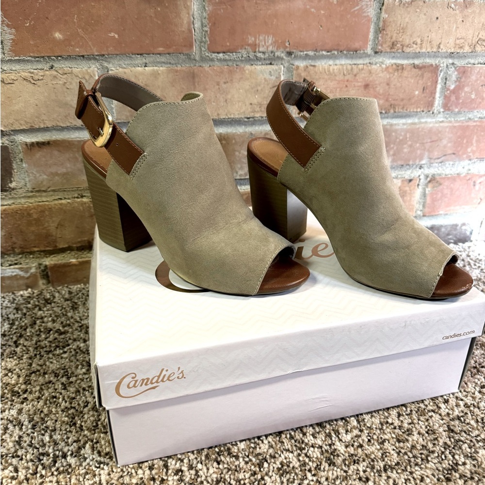 Candie’s Block Heel Open Toe Sandal • Size 8